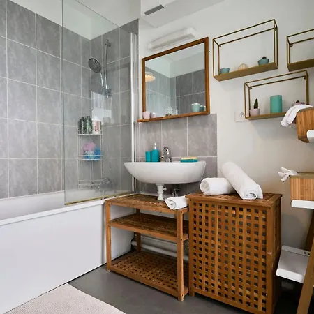 Maison Contemporaine - - Jardin